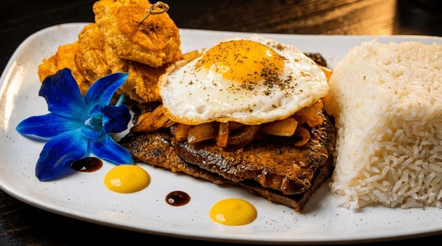 Bistec Encebollado.